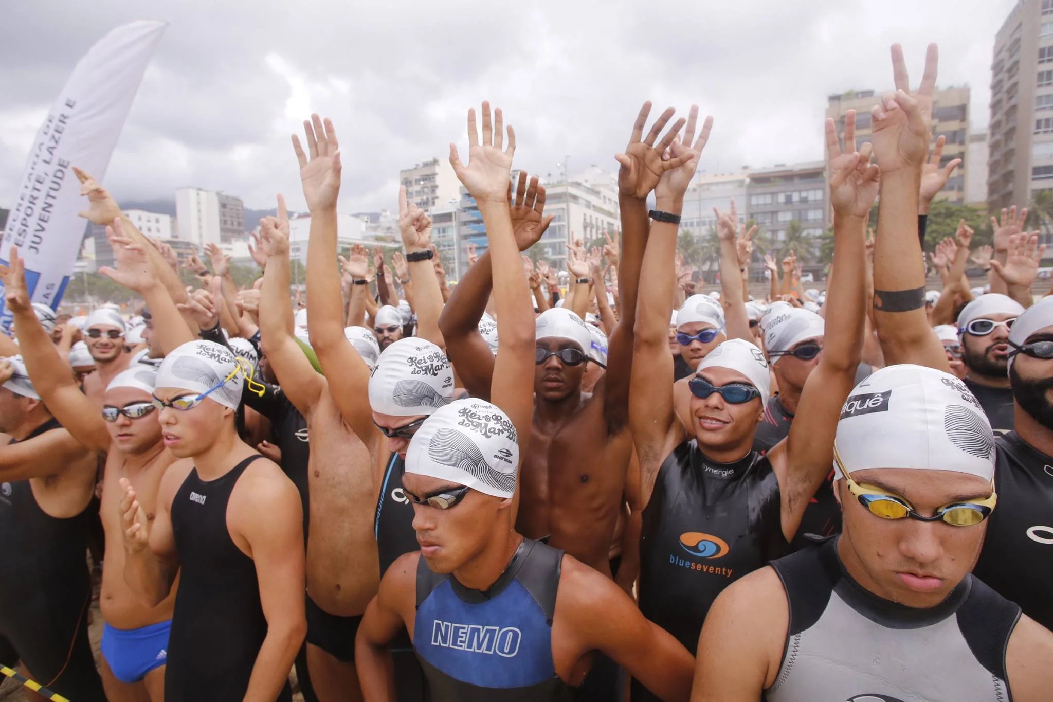 Concentração para a largada para o Rei e Rainha do Mar no Leblon