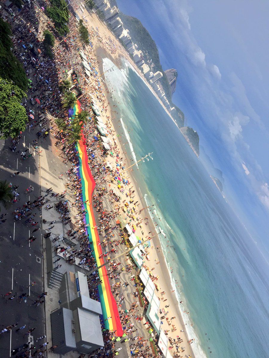 Bandeira na 21ª Parada do Orgulho LGBT Rio em Copacabana 2016