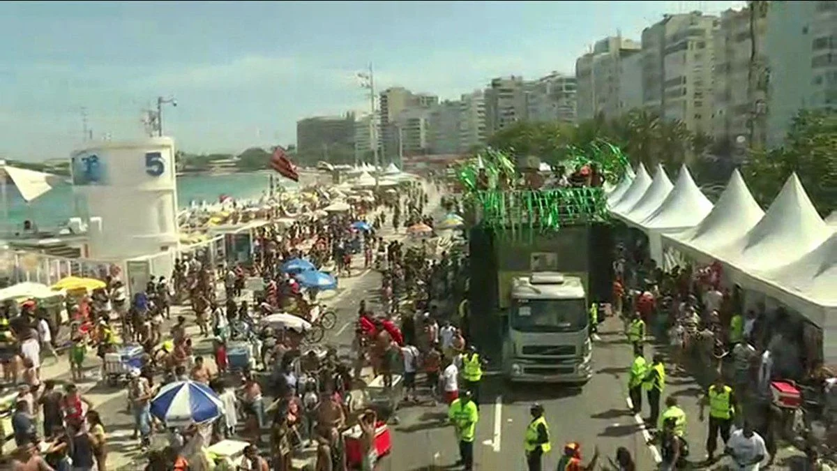na 21ª Parada do Orgulho LGBT Rio em Copacabana