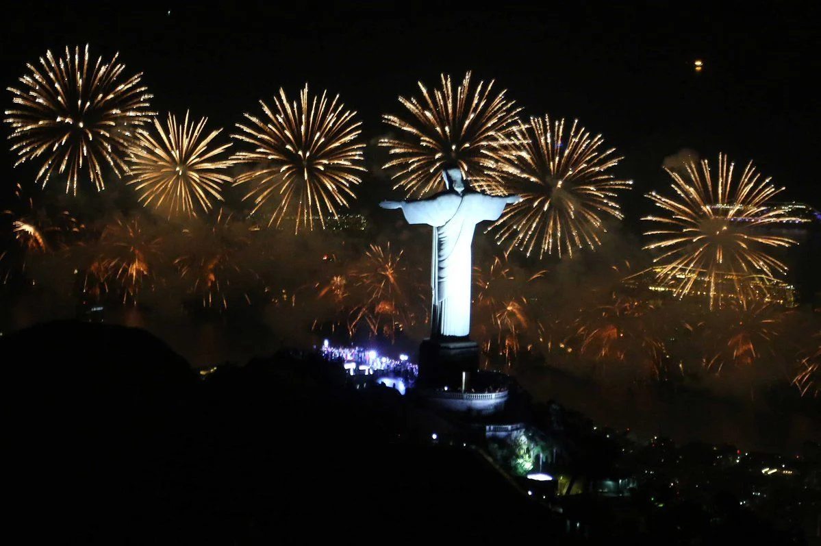 Queima de fogos, Réveillon 2017, na Praia de Copacabana vista do helicoptéro.
