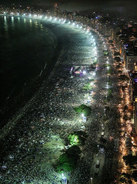 Vista aérea da Praia de Copacabana, Réveillon 2017 