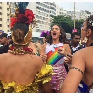 Bruna Marquezine no Bloco da Favorita na Praia de Copacabana