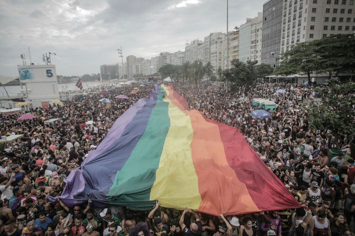 parada-gay-2017-bandeira-posto5.jpg