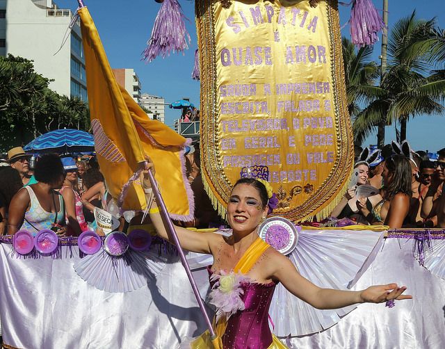 Estandarte do Simpatia é quase amor no desfile de domingo de Carnaval em Ipanema 2018
