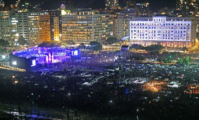 reveillon-2018-concentracao-vista-aerea-palco.jpg