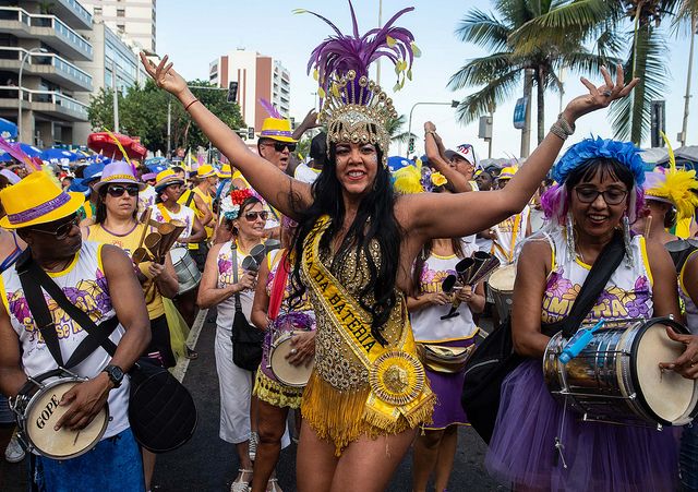 Rainha da Bateria do Simpatia é quase amor