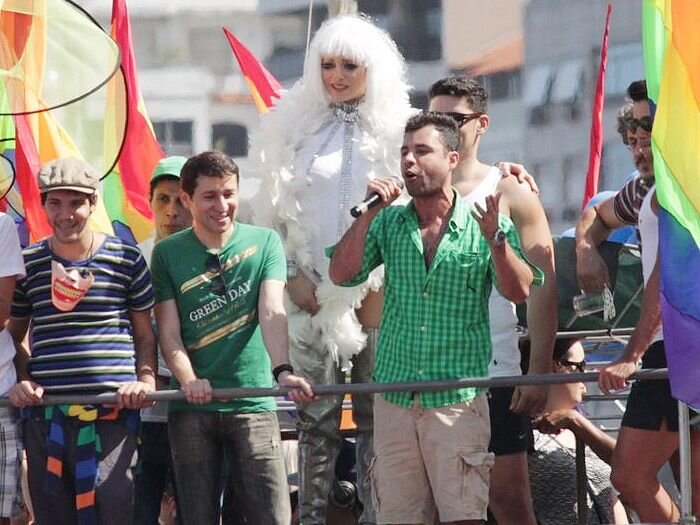 Leticia Spiller na Parada do orgulho Gay em Copacabana
