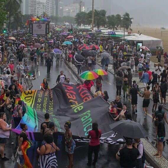 24ª Parada do Orgulho LGBTI de ocuparem a Praia de Copacabana. reune multidão em dia de chuva