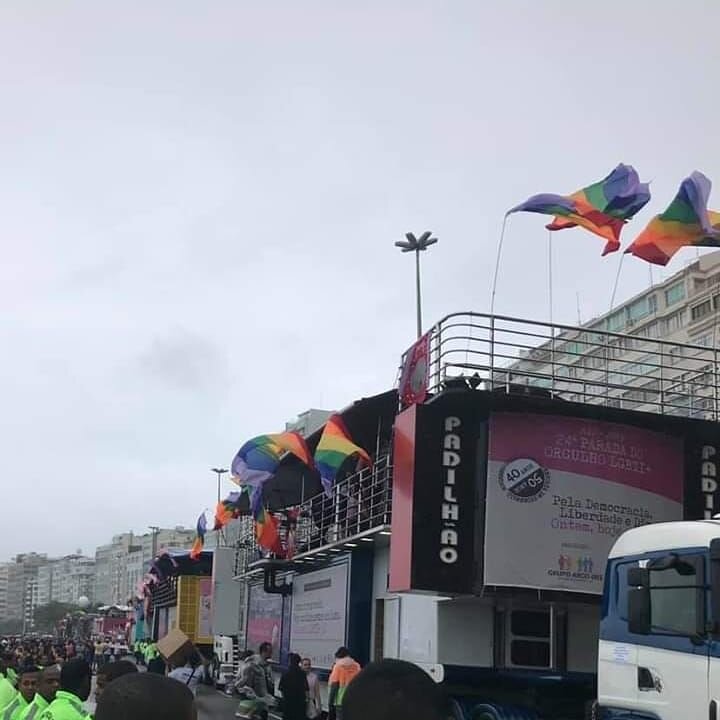 Trio elétrico na 24ª Parada do Orgulho LGBTI de ocuparem a Praia de Copacabana. 