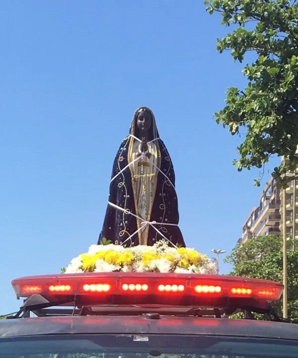 12 de outubro é  feriado no Brasil,  Dia de Nossa Senhora Aparecida  