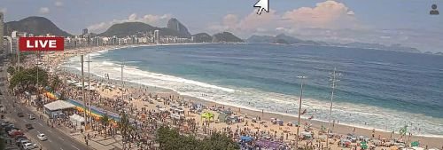 Print da câmera ao vivo da Praia de Copacabana durante a concentração para Parada LGBT 2022