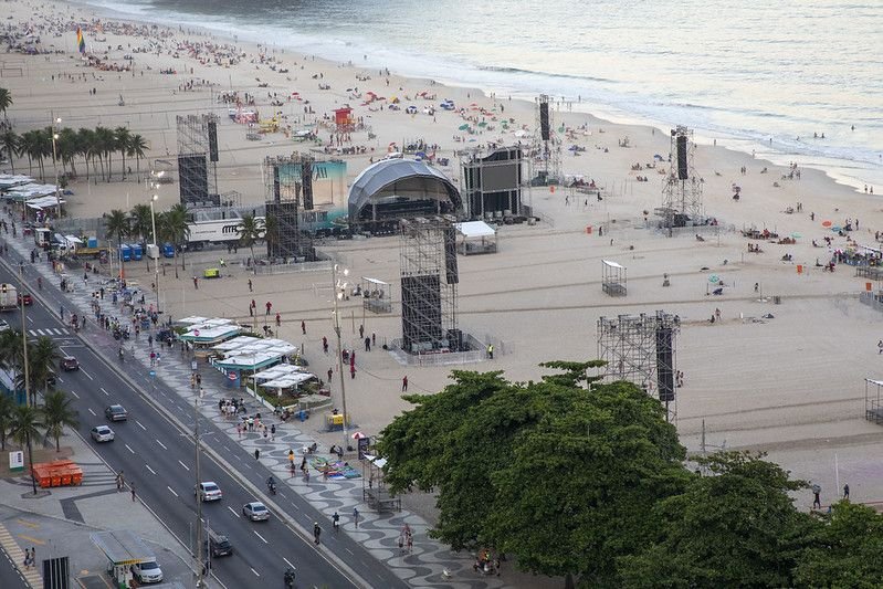 Palco montado para o show da Madonna na Praia de Copacabana