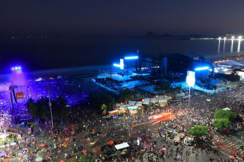 Concentração para o maior show da Rainha Madonna na Praia de Copacabana Rio de Janeiro 