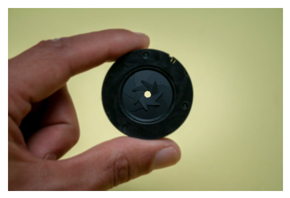 Diferenças entre câmeras espiãs e câmeras de segurança tradicionais: qual escolher?