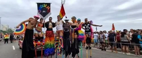 Pernautas participam  da 30ª Parada do orgulho LGBTI+ em Copacabana