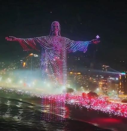 Show de drones formam imagem do Cristo Redentor no Réveillon 2026 em Copacabana