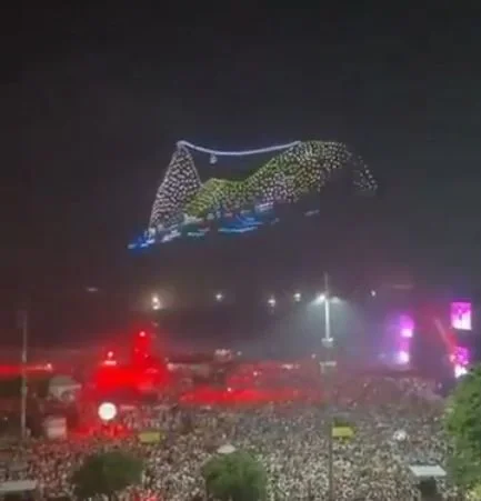 Show de drones formam imagem do Pão de Açucar no Reveillon 2026 em Copacabana