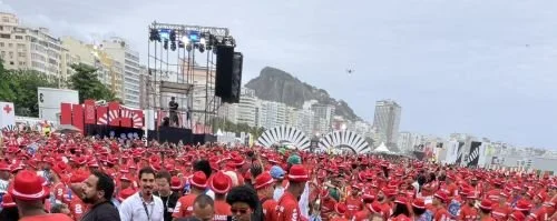1244 ritmistas de todas as escolas de samba do grupo especial reunidos no Carnaval Fan Fest na Praia de Copacabana