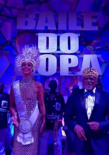 Camila Pitanga como Rainha do Baile do Copacabana Palace em 2026 acompanhada pelo pai