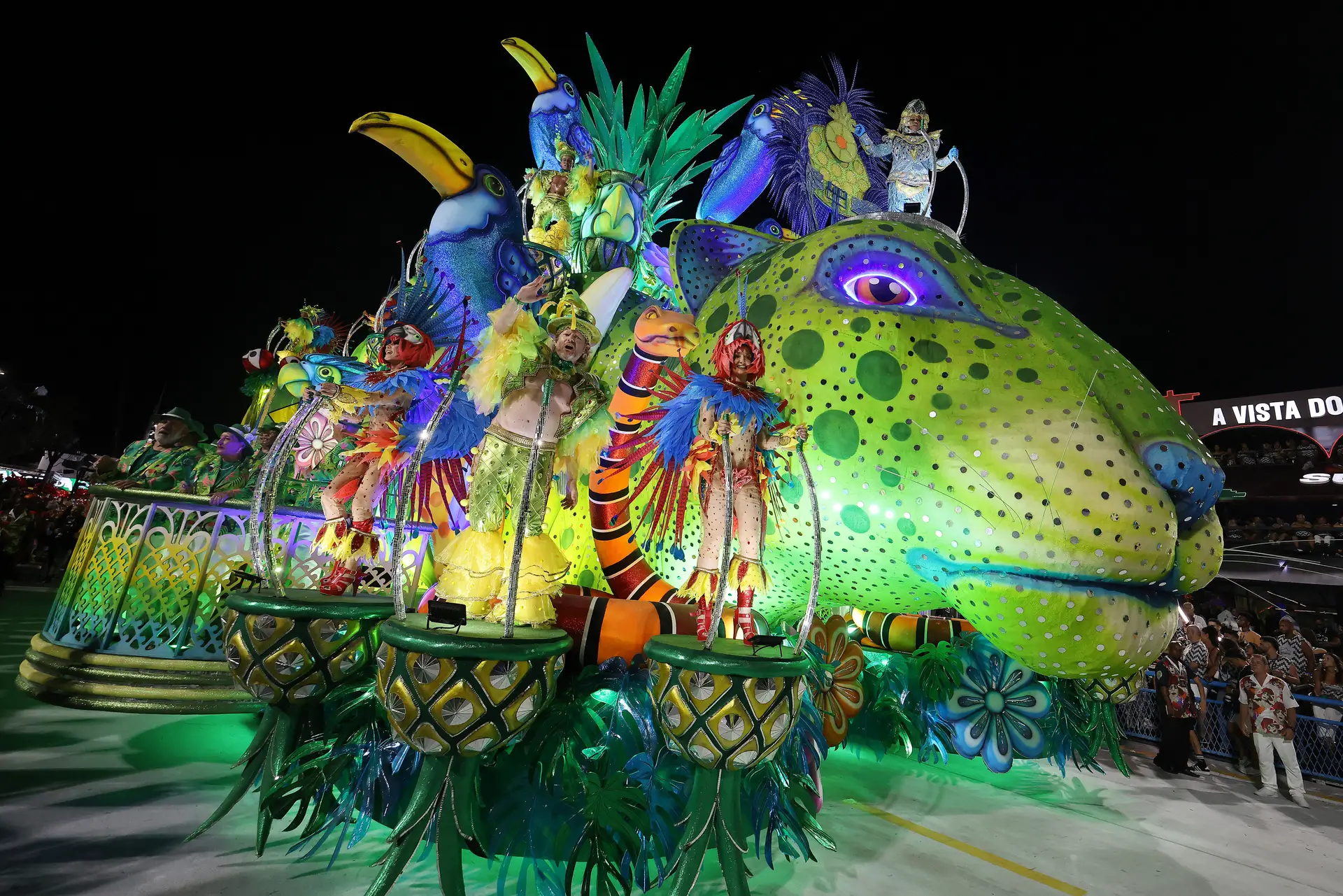 Por Que o Carnaval do Rio de Janeiro Continua Sendo o Maior Espetáculo do Mundo