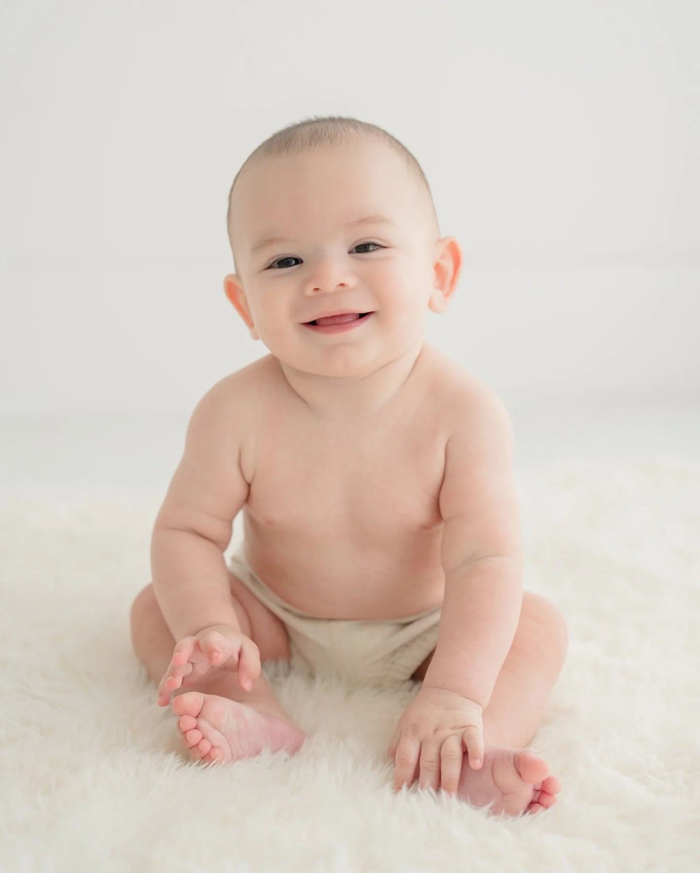 Six months!! It&rsquo;s not worth the skip, when it comes to photo sessions. Maternity, newborn, one year all sweet and important. But this age is so magical. I just love photographing their personalities that emerge at this stage.