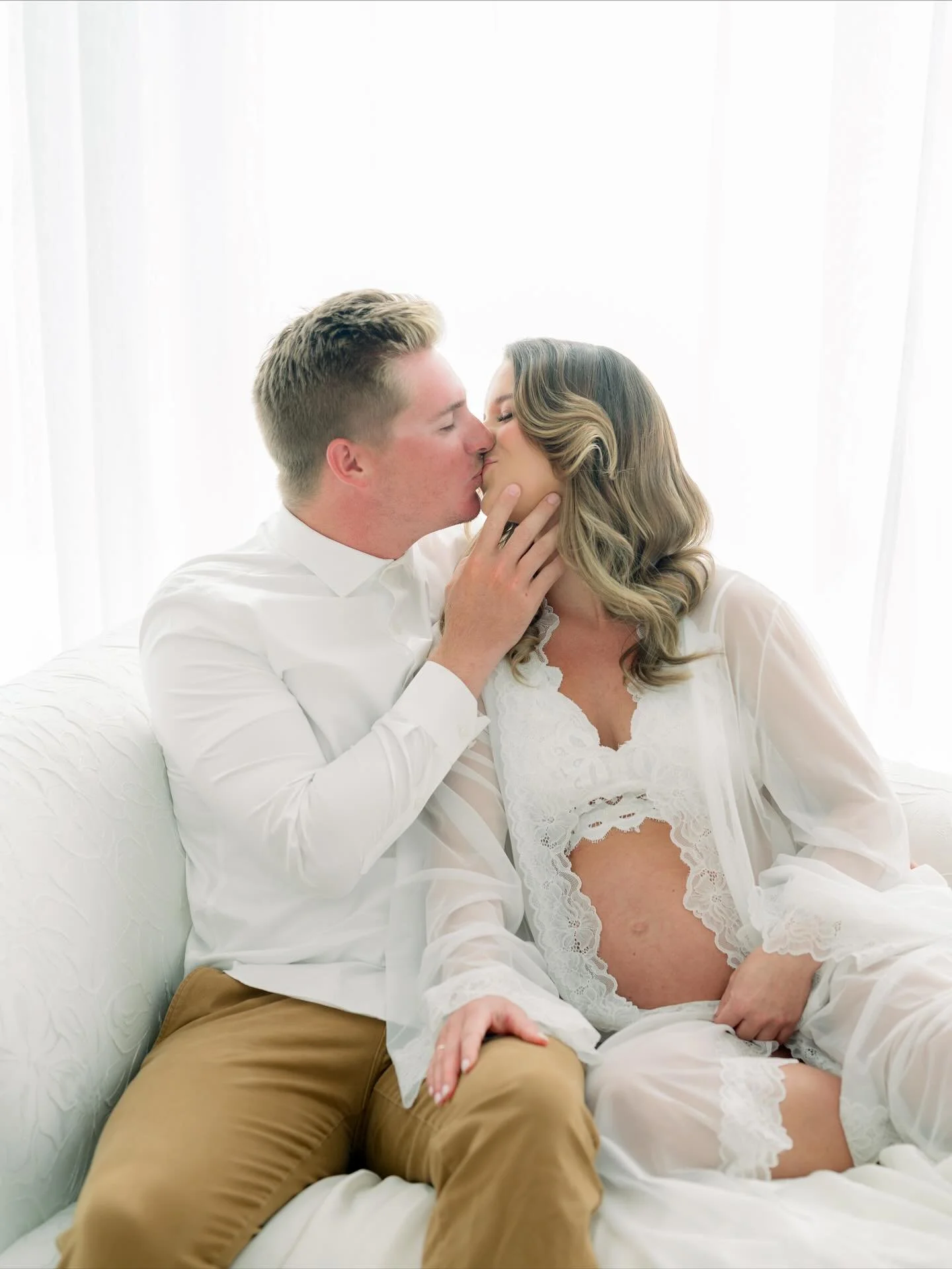 2 looks, 1 session 🙌 Baton Rouge, maternity photographer, Baton Rouge maternity photography, Baton Rouge newborn photographer, Baton Rouge newborn Photography, Baton Rouge, family photographer. #batonrougematernityphotographer