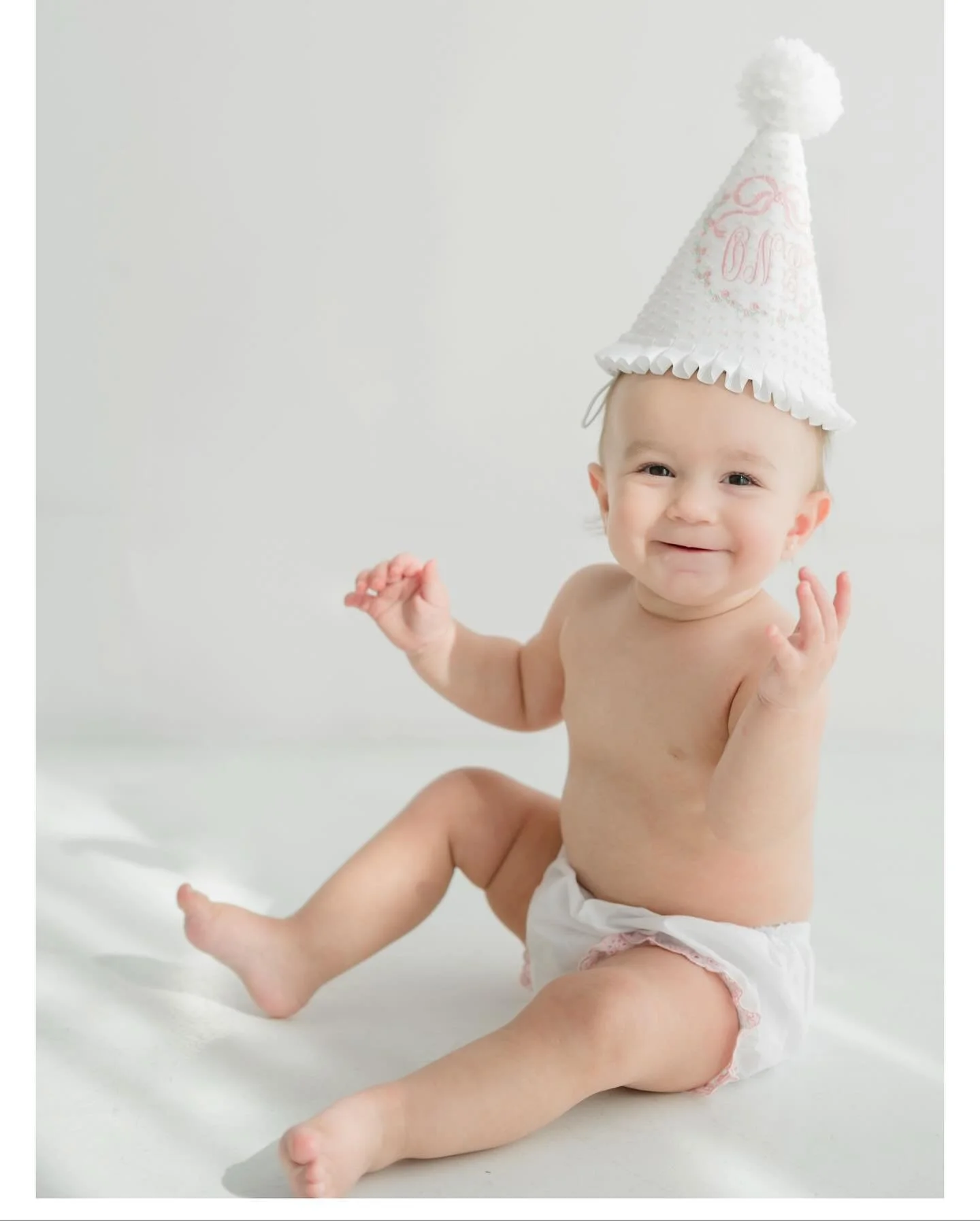 I love a studio cake smash session so much!! Baton Rouge baby photographer, Baton Rouge cake smash session, Baton Rouge first birthday session, Baton Rouge baby Photography.