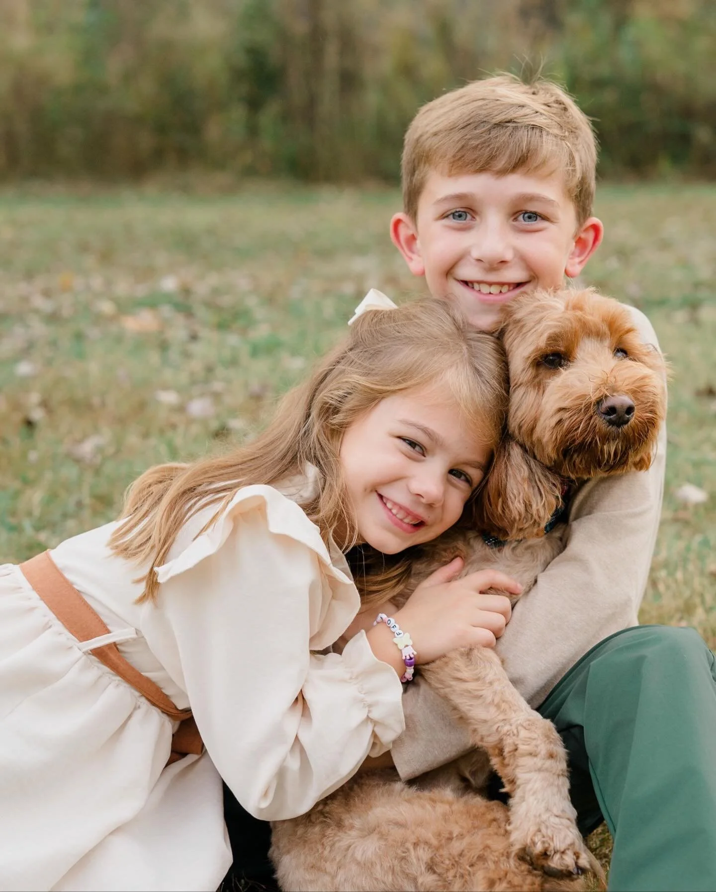 I honestly don&rsquo;t know what I love more in these, their family connection, the cute doodle or the feel of Autumn 🍂 What a perfect way to kick off the Thanksgiving weekend! Baton Rouge family photographer, Baton Rouge family Photography, Baton R