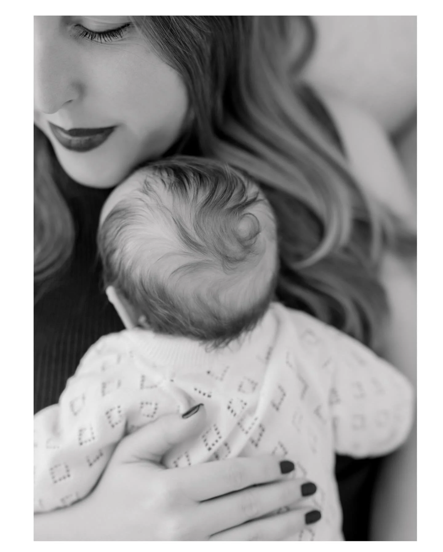 The newborn swirl on the back of the head is a favorite to capture and I&rsquo;m obsessed when the softness of that first image. The rest are adorable too!! ❤️❤️ Baton Rouge newborn photographer, Baton Rouge family photographer, Baton Rouge newborn s