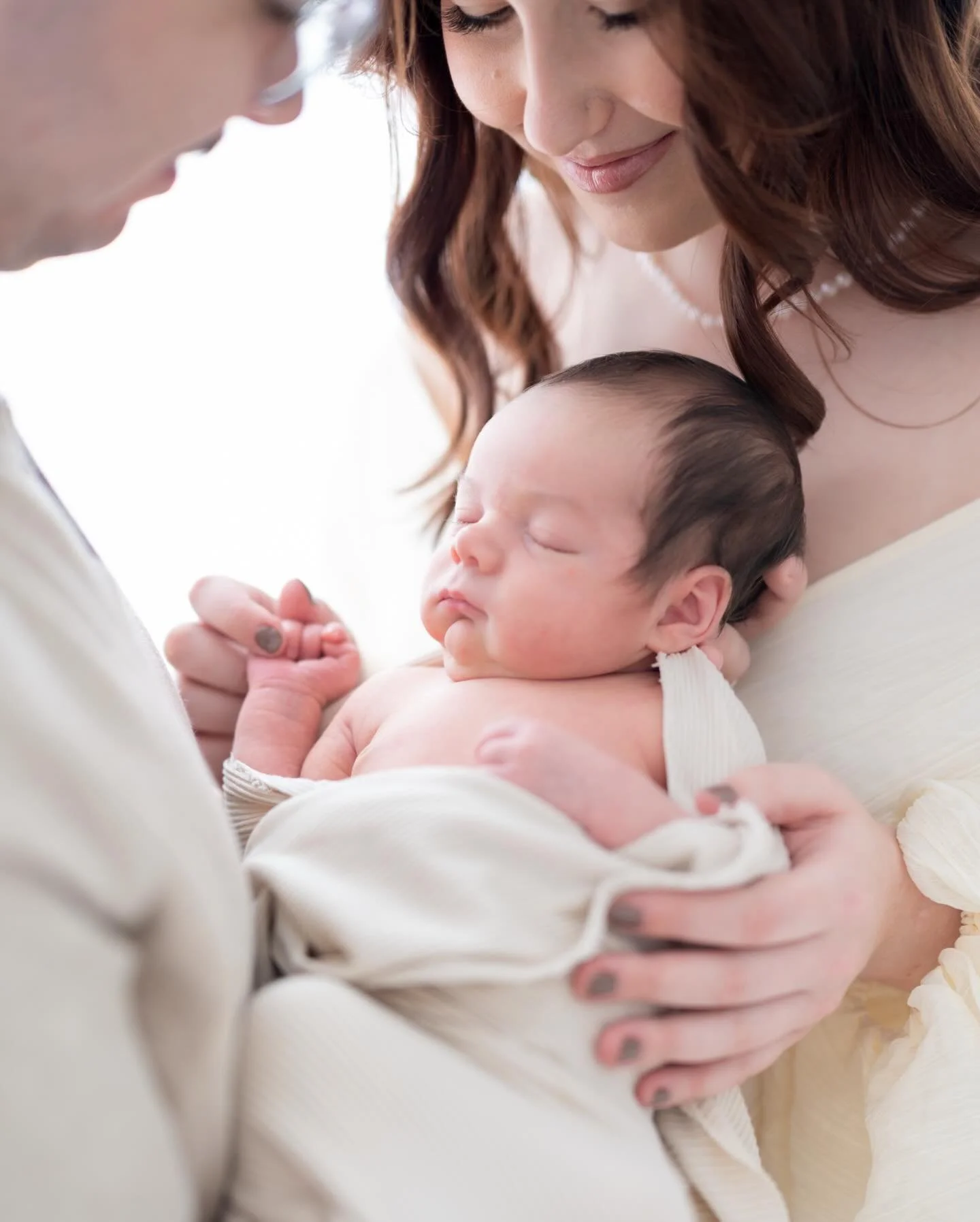 Kicking off the new year with the sweetest newborn session! Mom looked gorgeous and was glammed up by @itsrobyntate. Both mom and dad wearing studio wardrobe options. Show up and let us take care of the rest! Baton Rouge maternity photographer, Baton