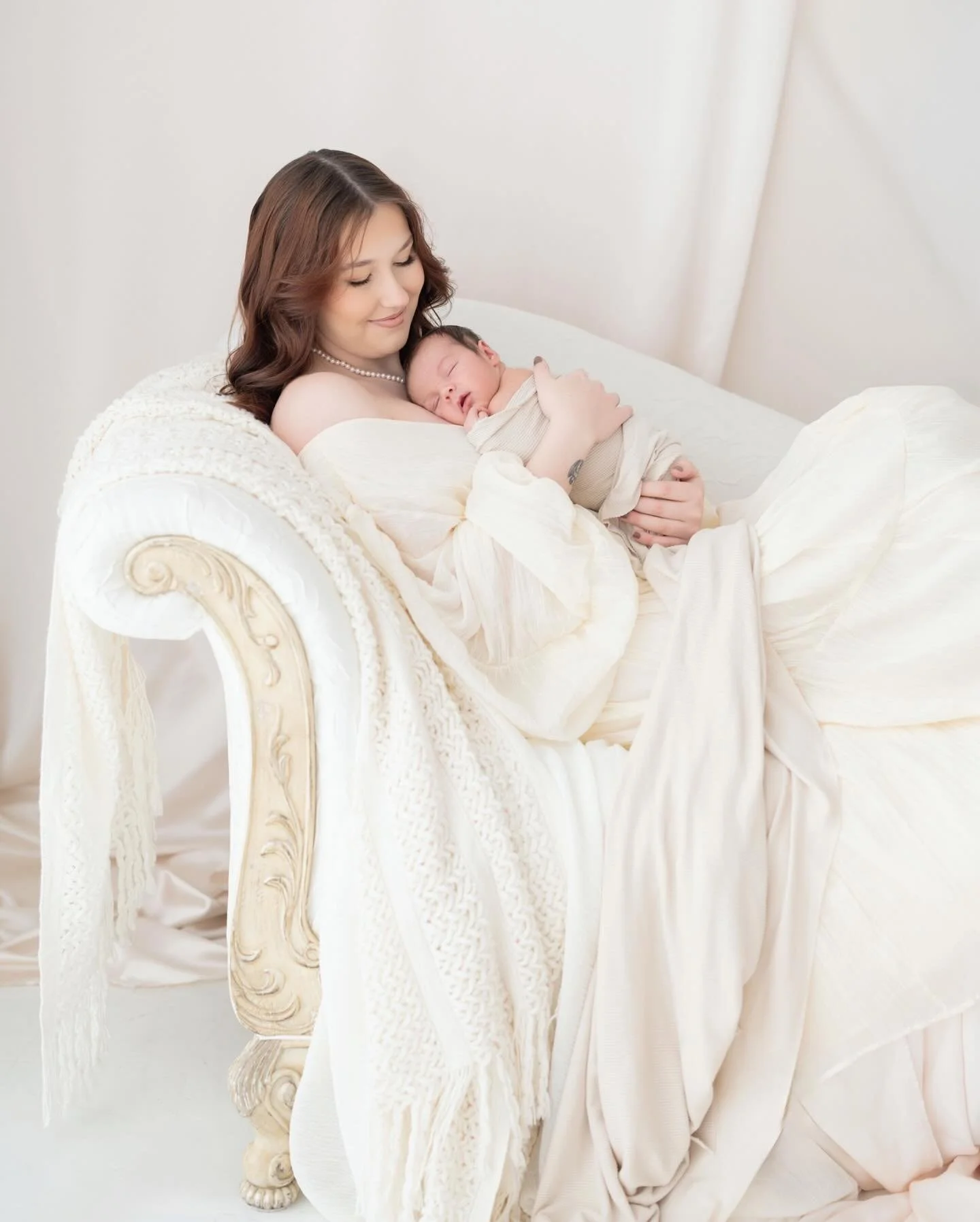 Newborn sessions are so beautiful, I always think simplicity is the way to go. Nothing overdone, just mama and baby and soft tones and textures. Baton Rouge newborn photographer, Baton Rouge family photographer, Baton Rouge baby photographer.