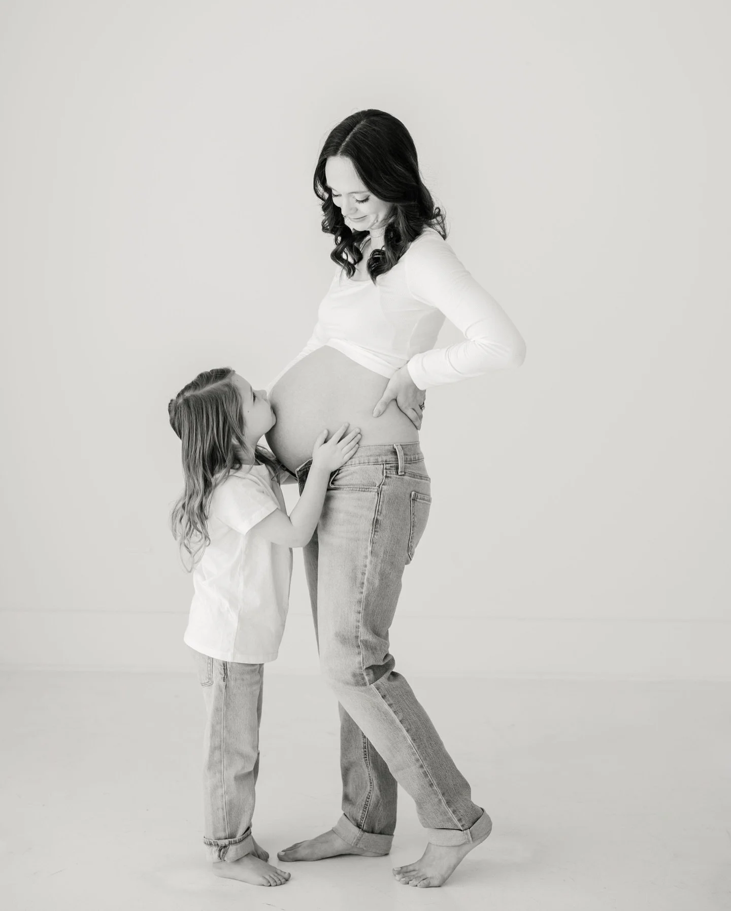 A family maternity session with older siblings, is just so cute!! We keep those little ones busy during the shoot, and the outcome is always adorable!! 🥰 @itsrobyntate on makeup and hair! Baton Rouge maternity photographer, Baton Rouge, maternity fa