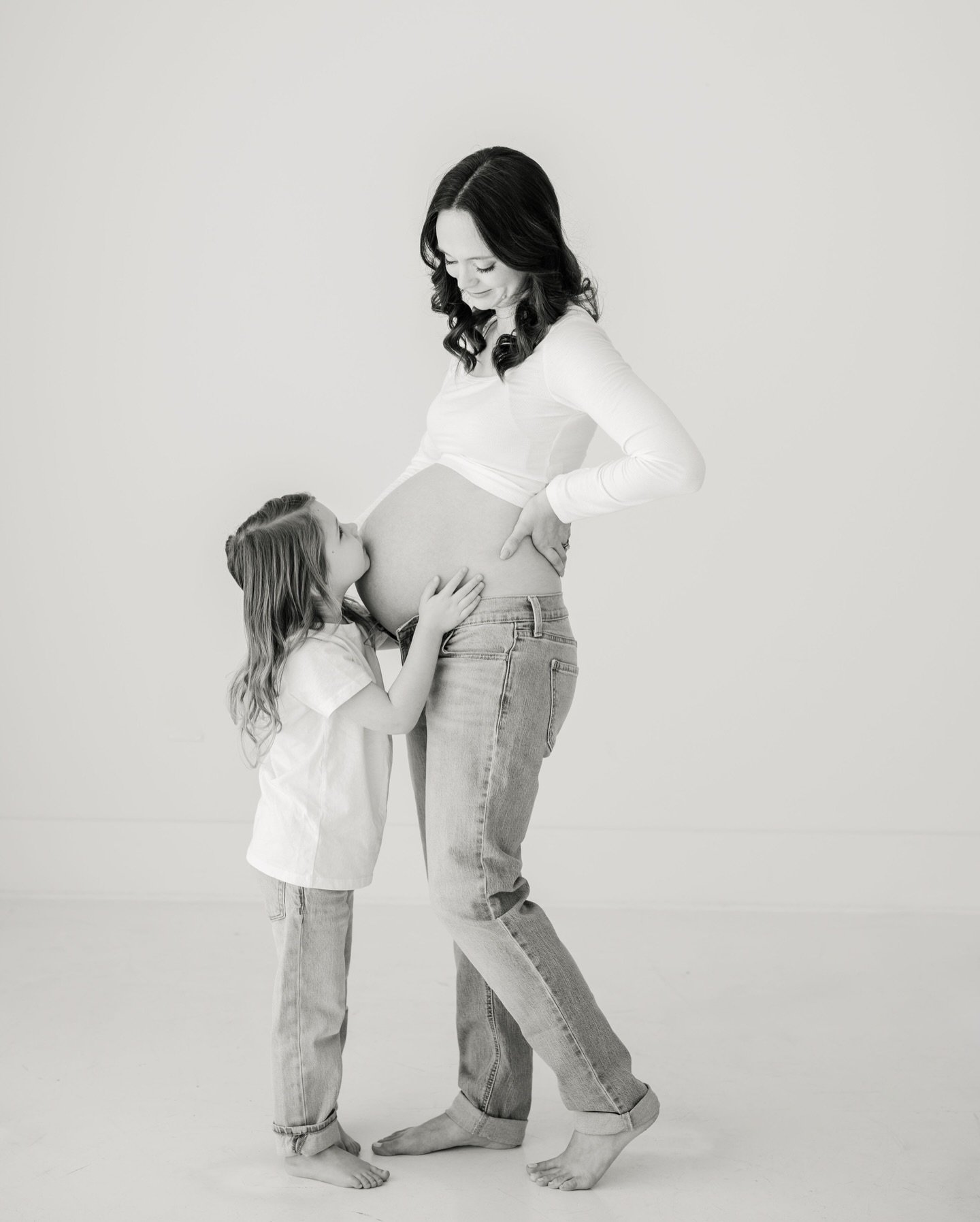 A family maternity session with older siblings, is just so cute!! We keep those little ones busy during the shoot, and the outcome is always adorable!! 🥰 @itsrobyntate on makeup and hair! Baton Rouge maternity photographer, Baton Rouge, maternity fa