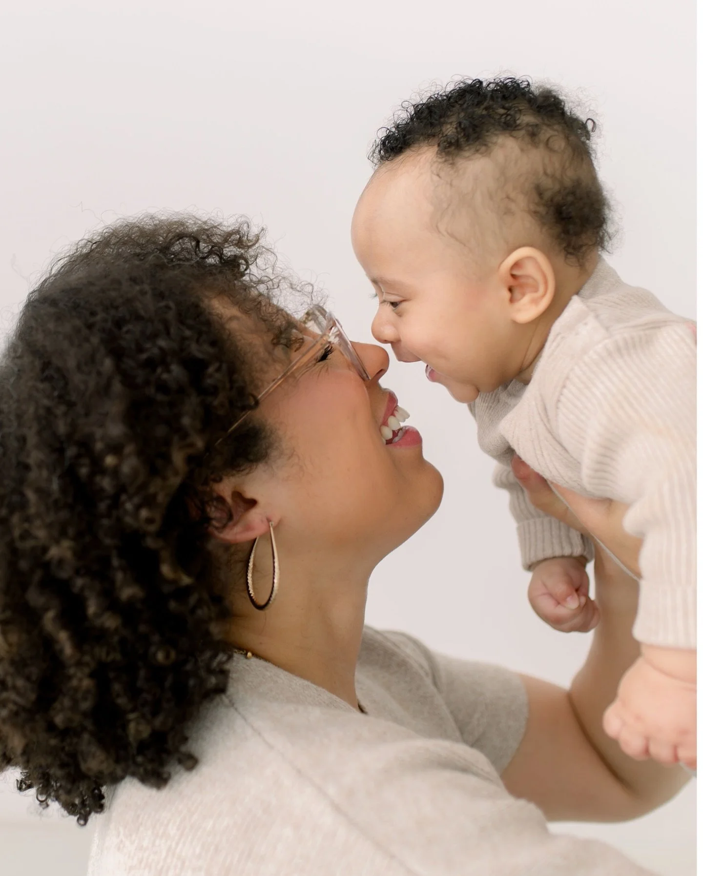 This cutie with his gorgeous eyes!! 6 month milestone session. Baton Rouge baby photographer, Baton Rouge family photographer, Baton Rouge baby milestone session.