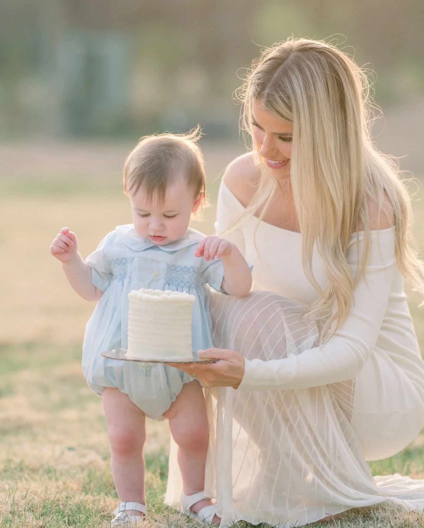 It&rsquo;s really amazing how fast the first year goes! I really feel like we just took his newborn photos, and yet here we are with a birthday cake. 😢 My 1st Year Package includes all those milestones in babies first year, so time doesn&rsquo;t go 