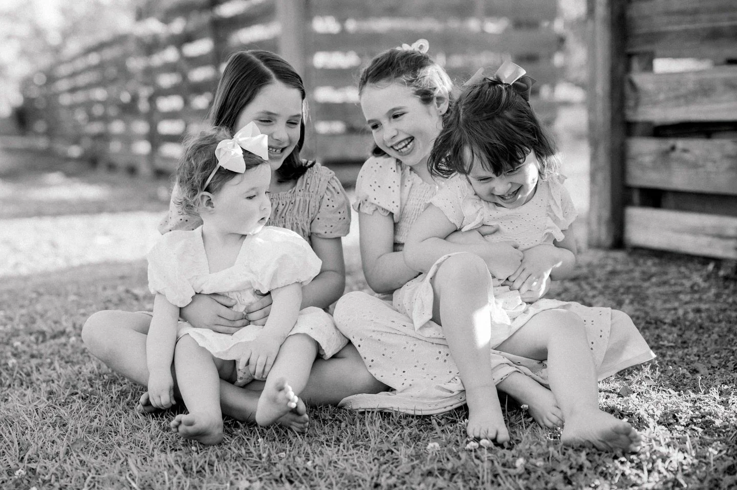 Family session/1st birthday shoot that is so cute! Candid moments all around 💛 Baton Rouge, family photographer, Baton Rouge baby first birthday session. #batonrougephotographer #batonrougefamilyphotographer