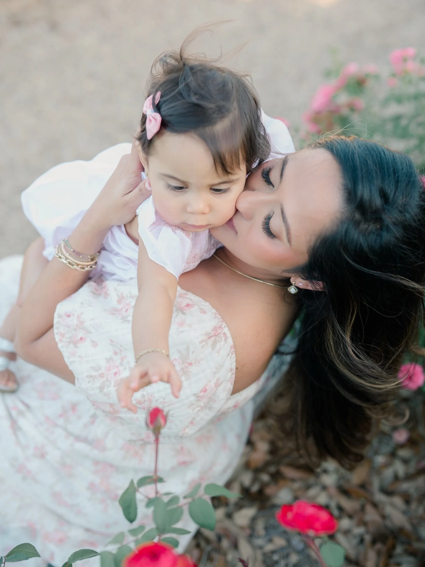 The kind of images you can FEEL ✨ I love the reach in the first one, and the way a mama finds their cheek no matter what. Baton Rouge, baby photographer.
