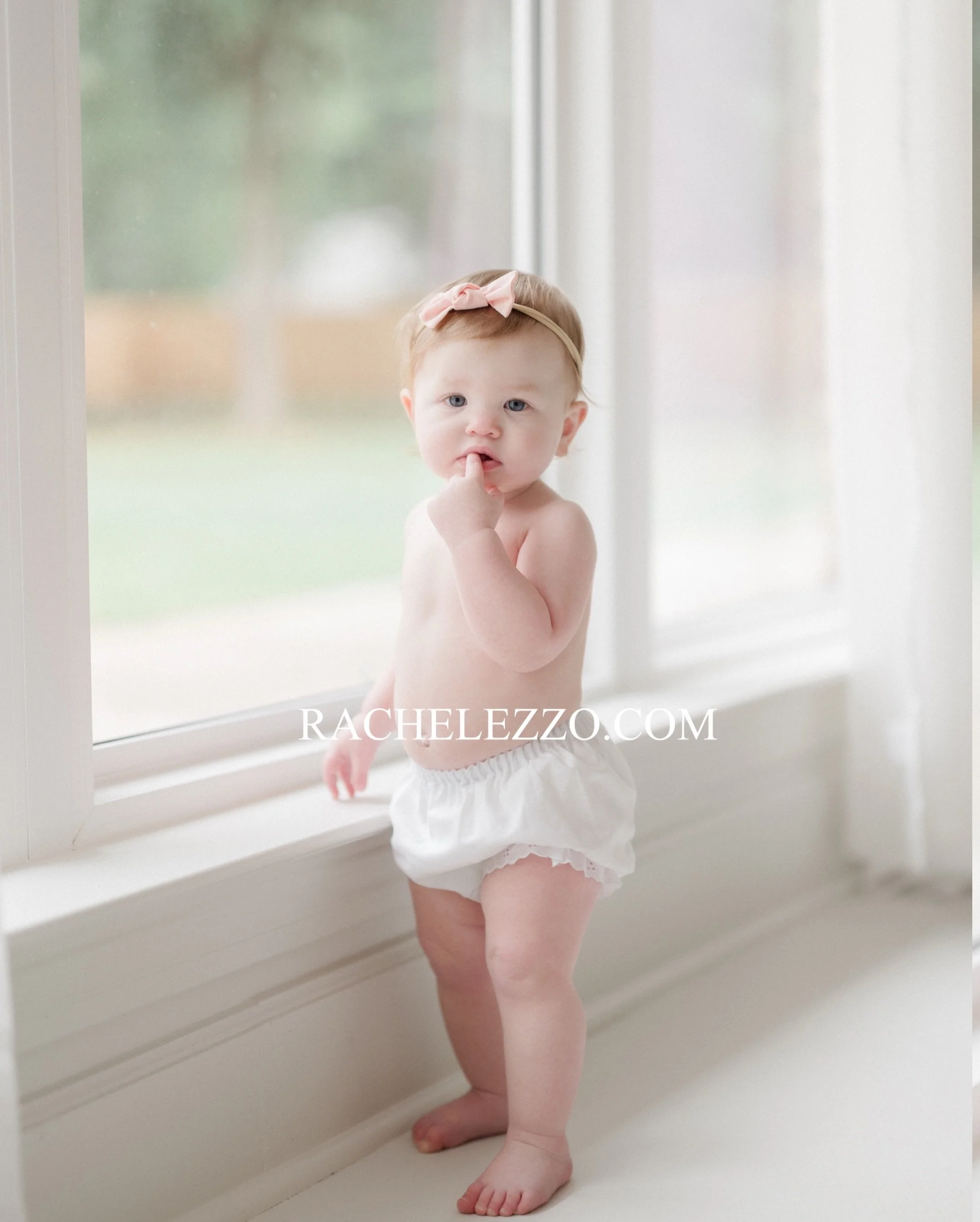 Simple simple simple- you really don&rsquo;t need a lot to mark a baby milestone. They are plenty cute the way they are! 🎀 LOVE THESE!! Baton Rouge baby milestone session, Baton Rouge baby photographer, Baton Rouge  baby.