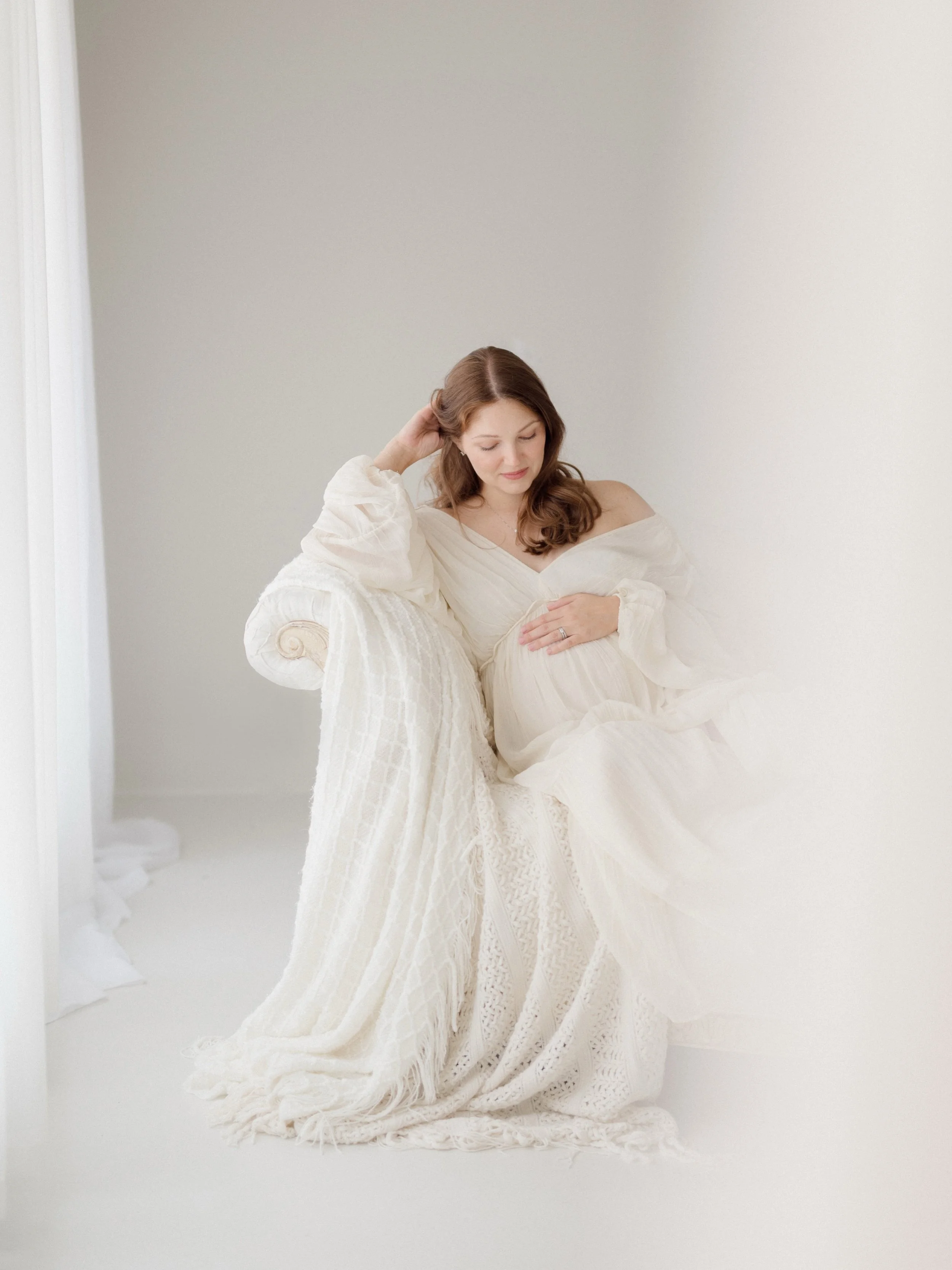 Let&rsquo;s talk about the photos that you almost didn&rsquo;t take. Maternity photos get left behind so many times. But once you take them, there&rsquo;s never any chance of regret. Let me take the stress out of it for you with a fully guided experi