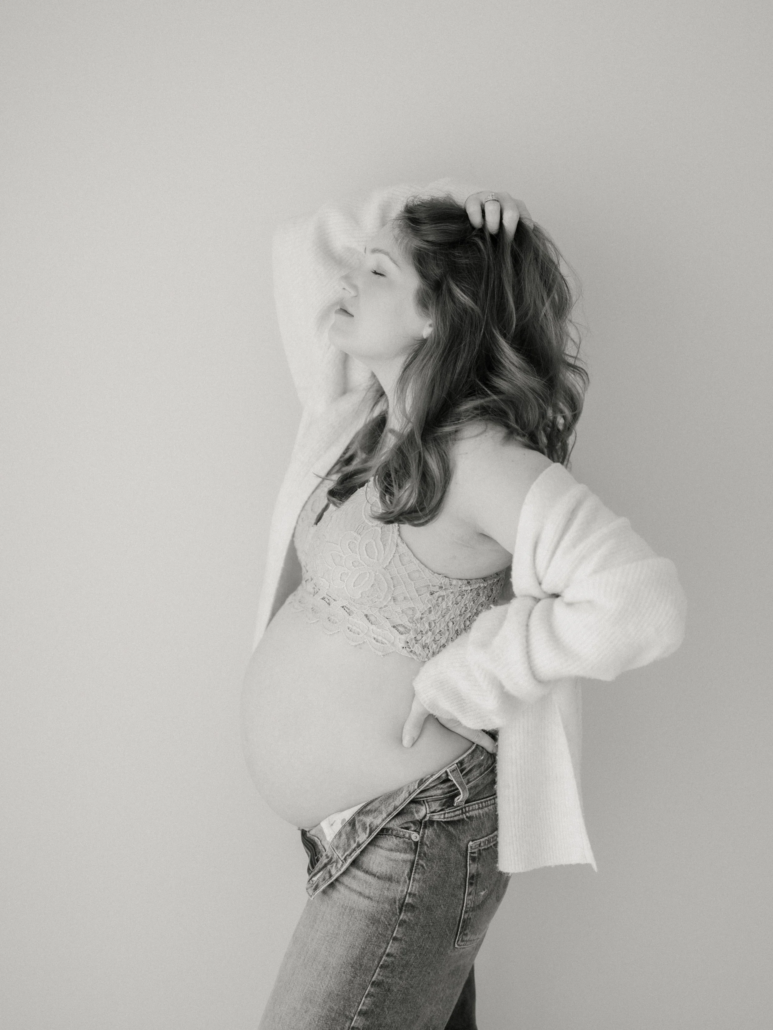 Relaxed maternity ❤️ Baton Rouge maternity photographer. #batonrougematernityphotographer #maternitysession
