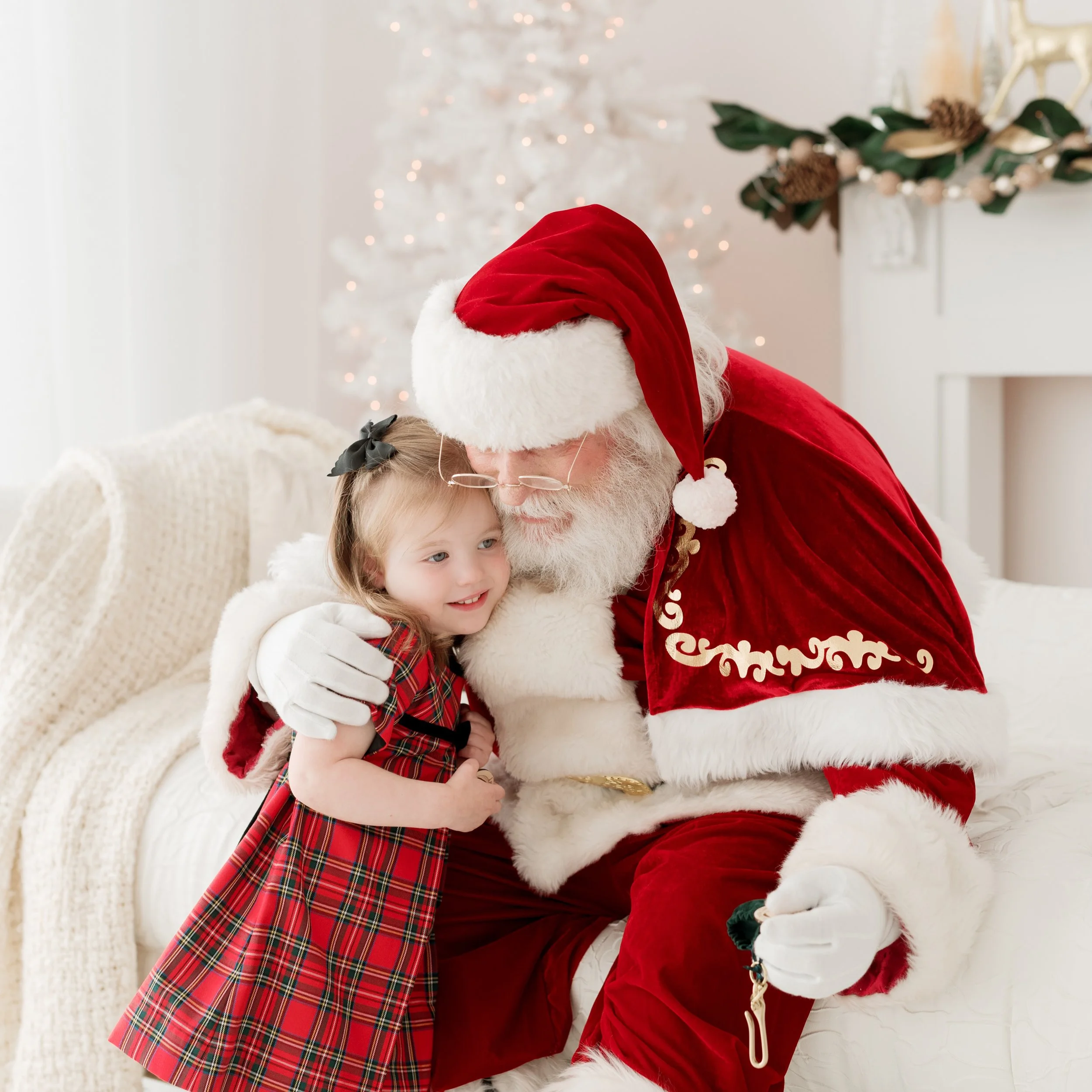 ✨ SANTA SESSIONS ARE LIVE ✨ LINK TO BOOK IN STORIES AND MY PROFILE! Once they are booked, they&rsquo;re gone, I will not be adding anymore. Snag your spot while you can! November 7 and 8th!! I can&rsquo;t wait to see you there!! 🎅