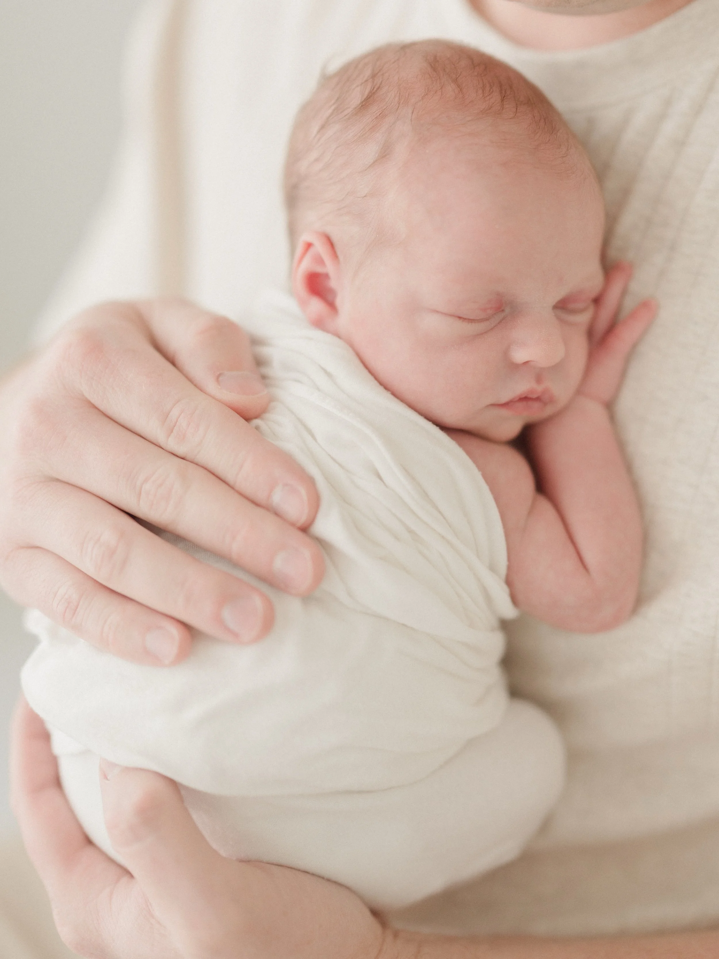 Precious little family, this mama is the sweetest soul and I know her baby girl will grow up to be as genuine and kind as she is! 🤍 Very grateful for families who allow me to capture such big millstones for them.  #batonrougenewbornphotographer #bat