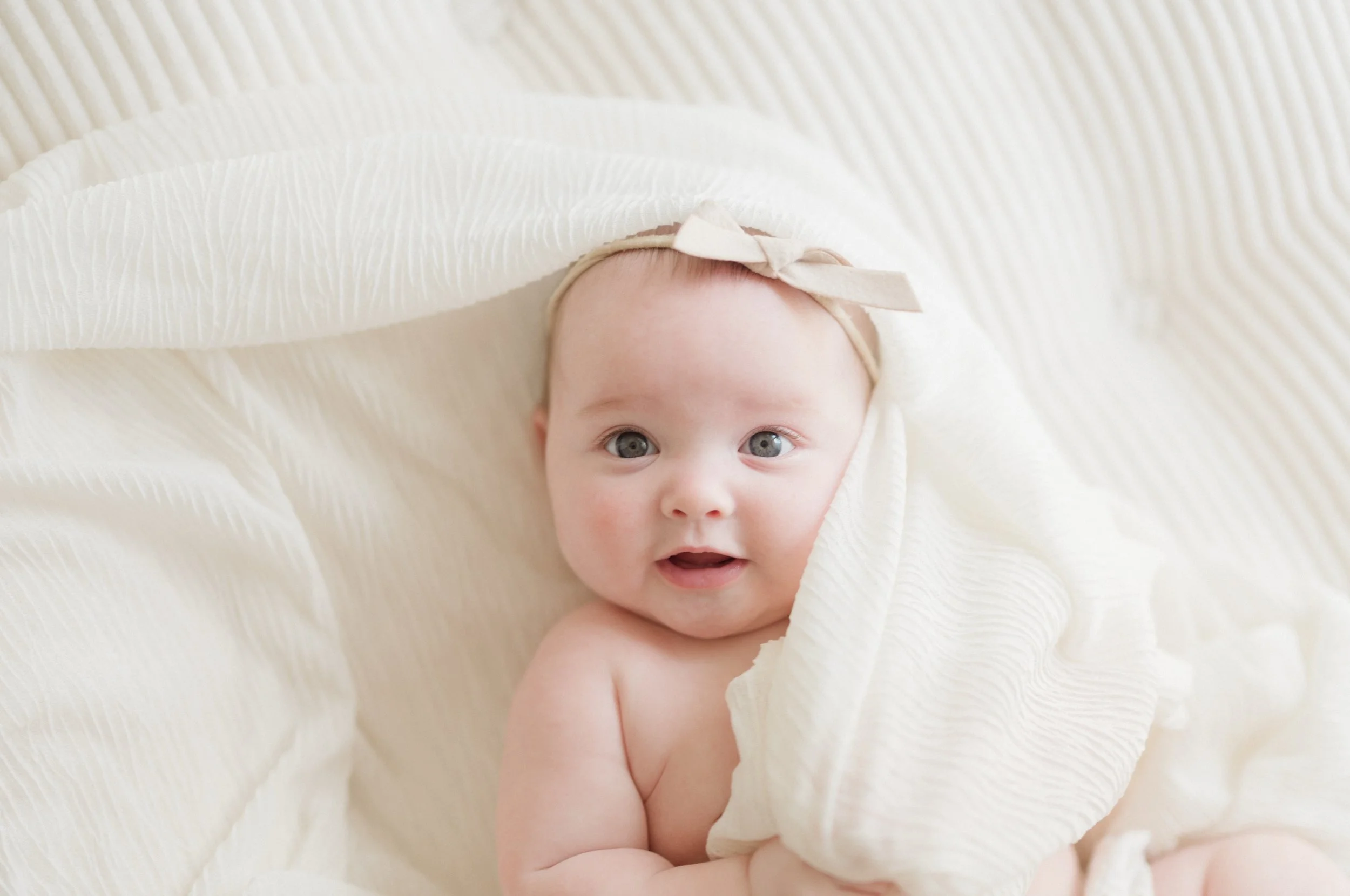 Remember when we could only pick one photo to post? If I had to pick just one from her session, although they are all adorable, I&rsquo;d have to go with this one 🥰 She was playing with a blanket and posed herself, perfect model ❤️ Baton Rouge baby 