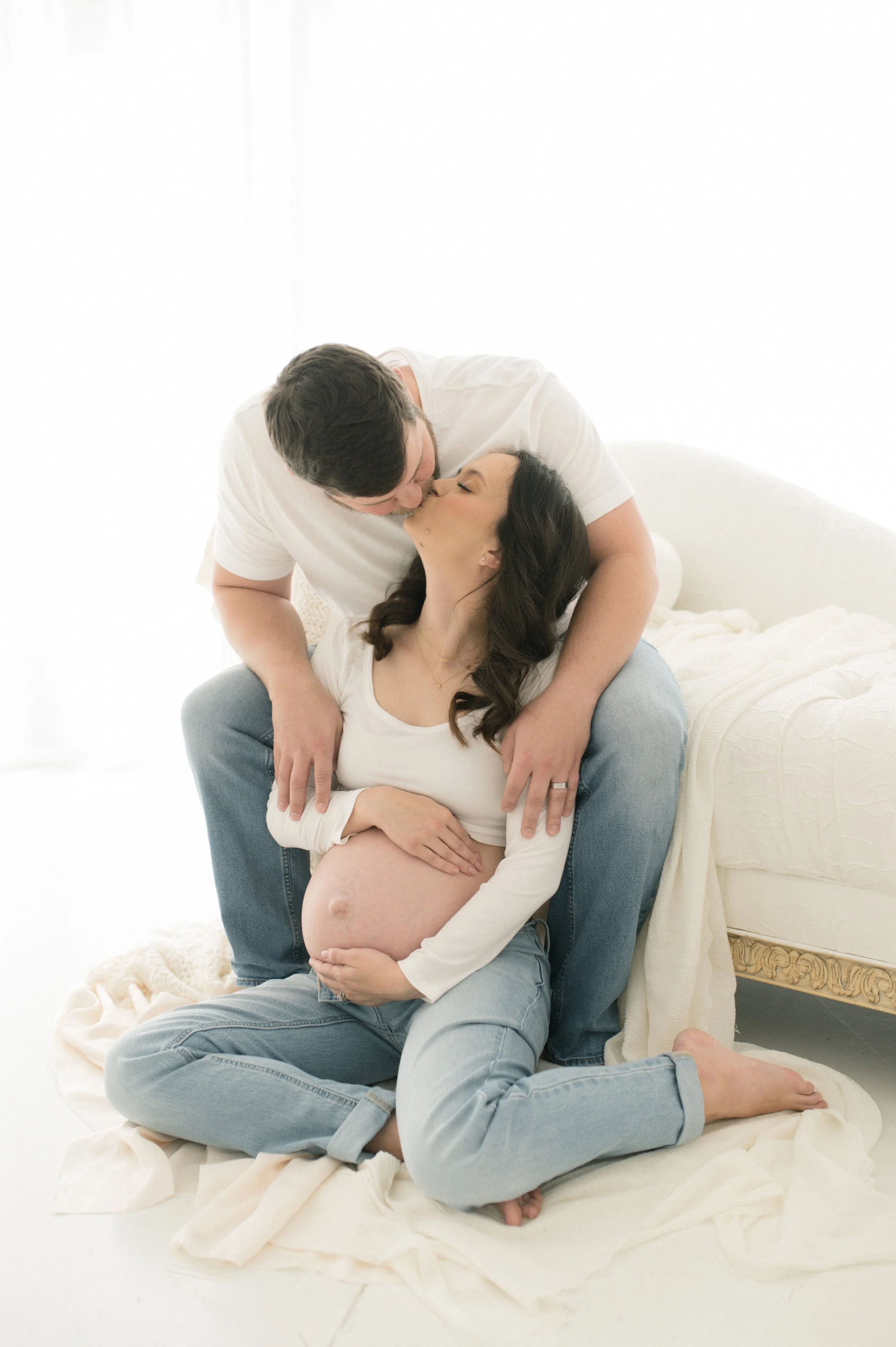 Baton Rouge Maternity and newborn photographer. Timeless and simple images.