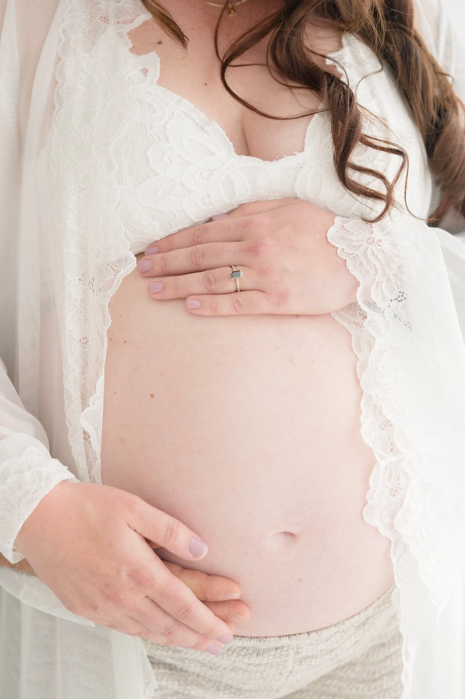 Baton Rouge Maternity and newborn photographer. Timeless and simple images.