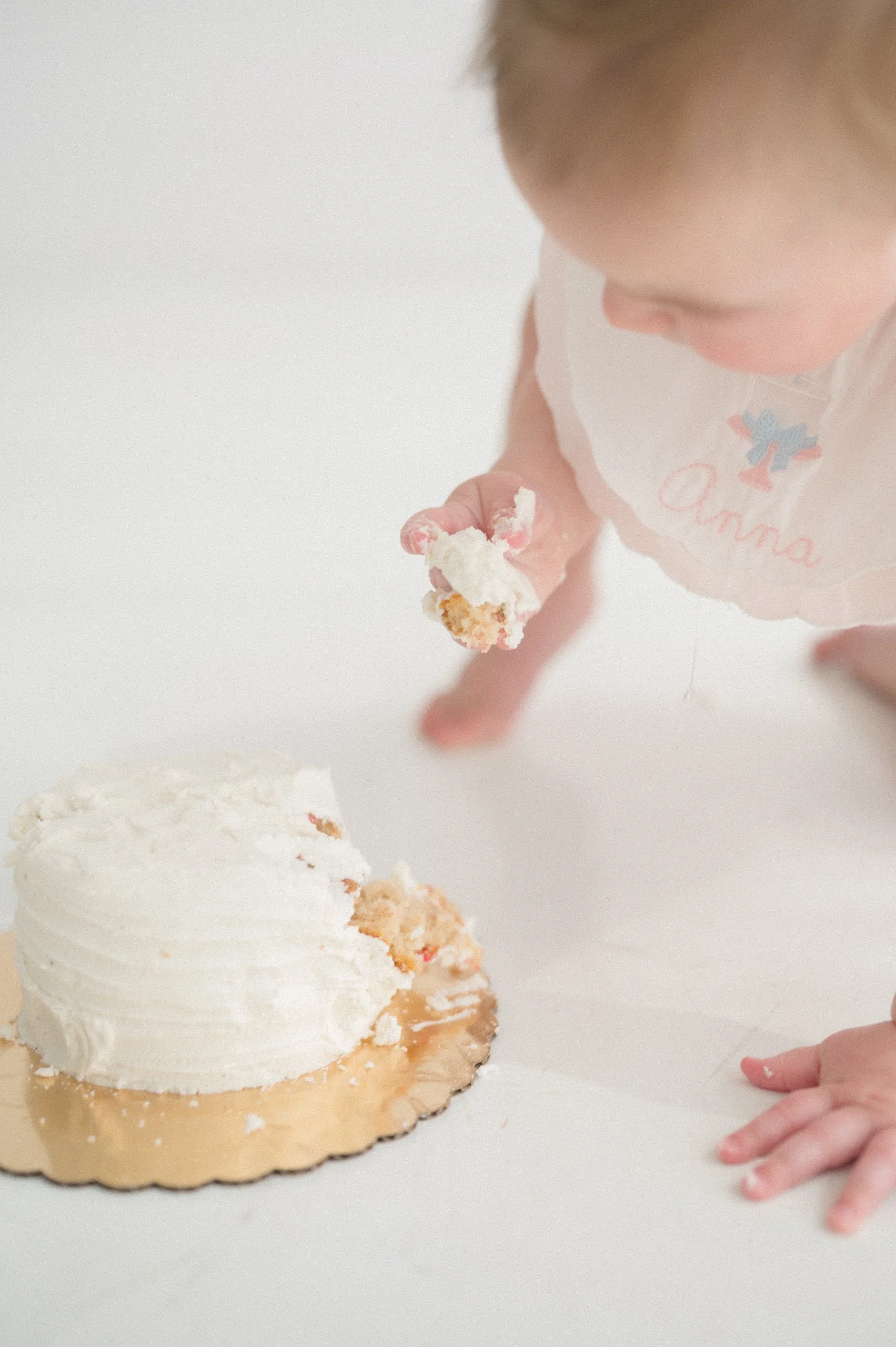 Babys 1st birthday session, Baton Rouge Maternity and newborn photographer. Timeless and simple images.