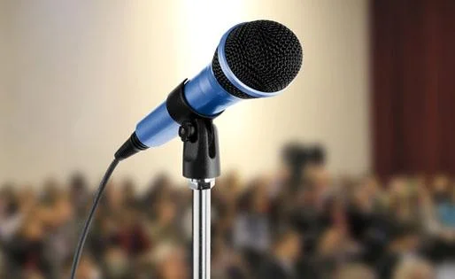 Present Like a Pro: 7 Ways to Avoid Being Super Boring & Scared on Stage