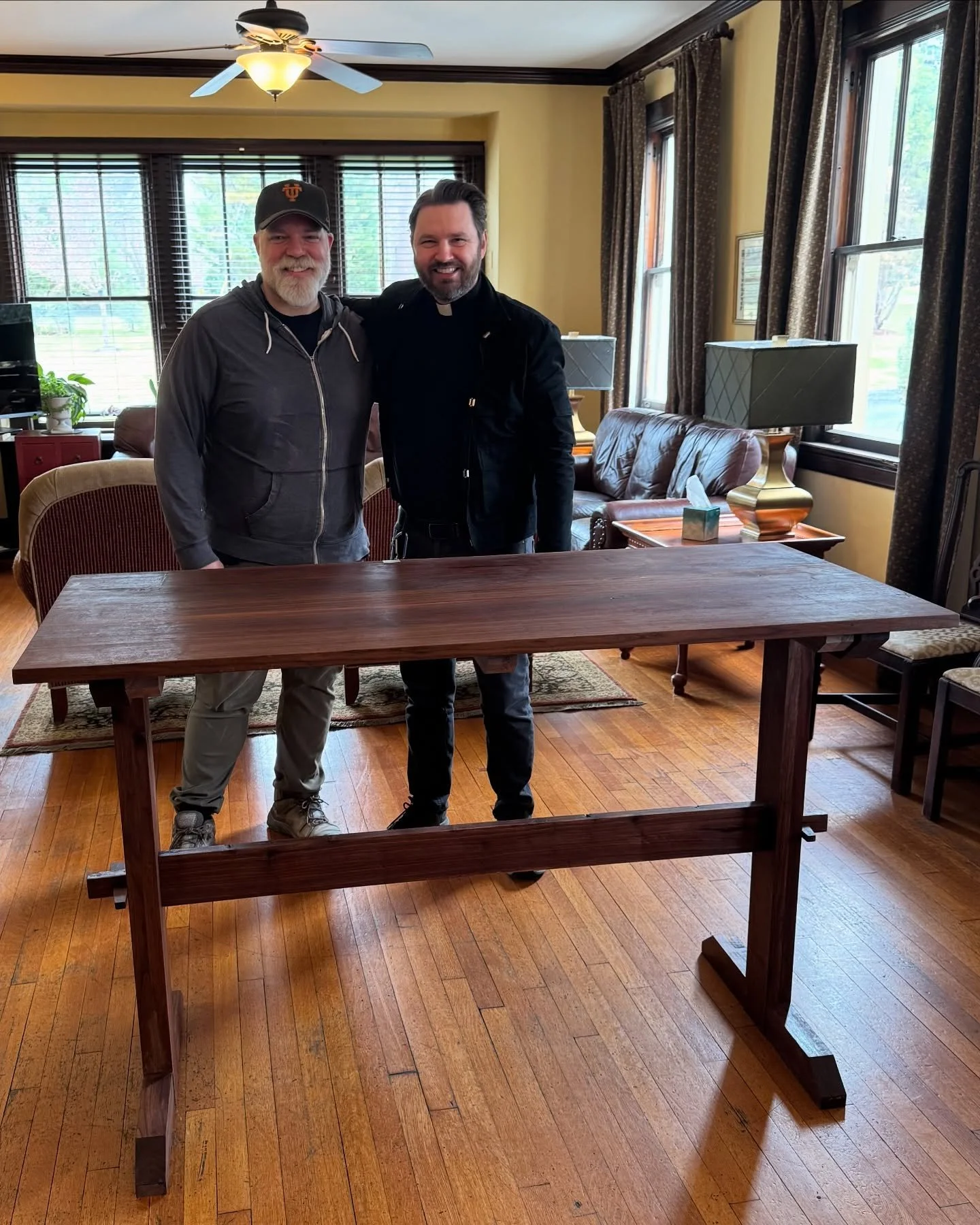It&rsquo;s been a busy week around here😅 but it&rsquo;s always worth it when we deliver something special ✨

#handmade #mortiseandtenon #altartable #walnut #nakashima #knockdowntrestle #holdfastcraft