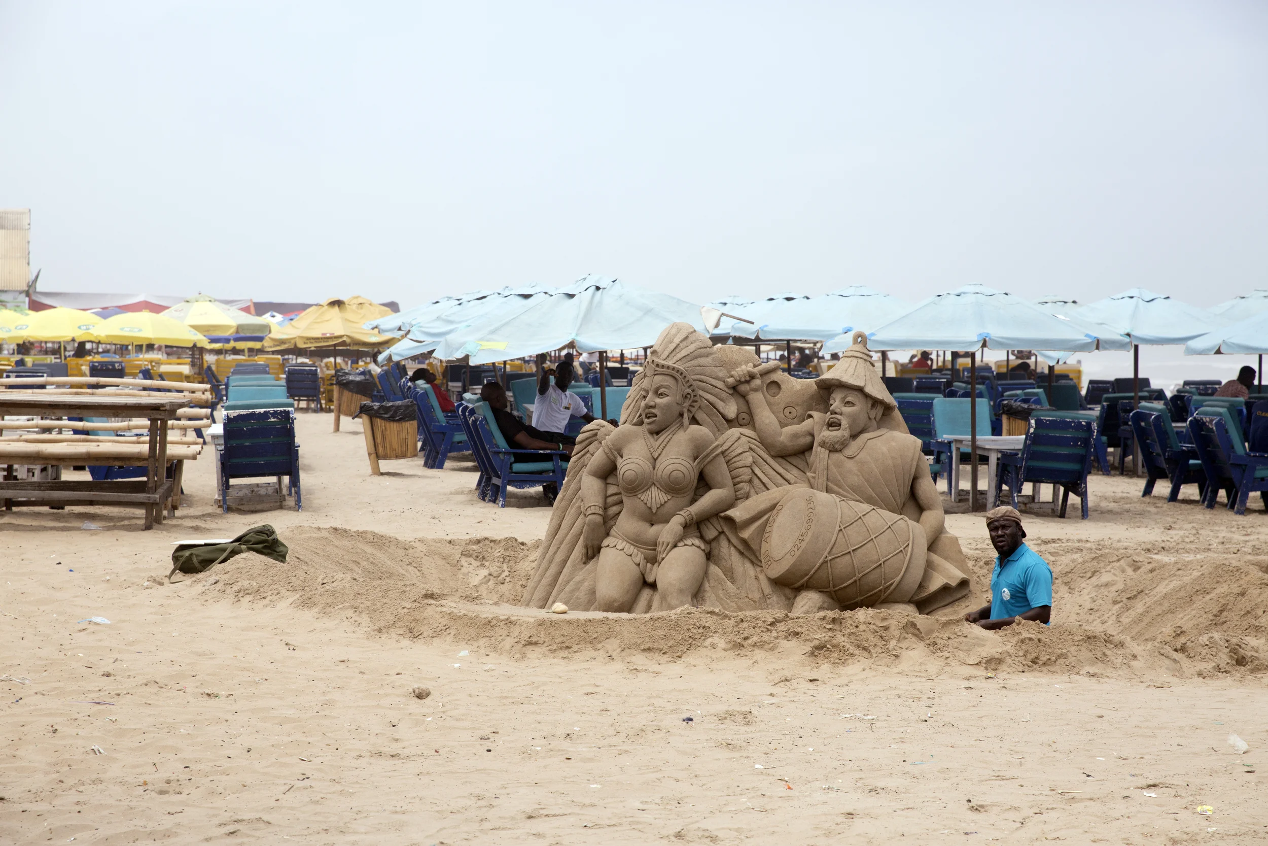 The infamous "1 cedi" sand castle...