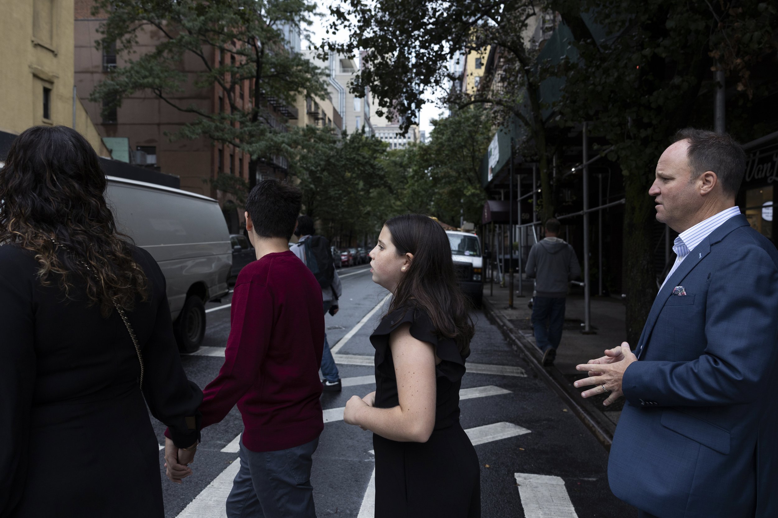  Amelia Goldin (center) walks with her family to Yom Kippur services at their synagogue in Manhattan, New York on October 5, 2022.  